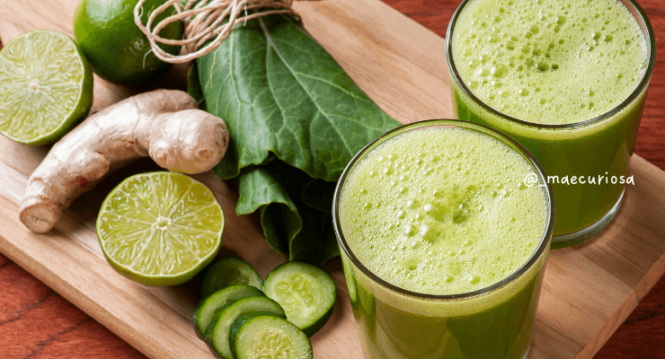 Suco Verde revitalizante com couve, abacaxi e limão. Comece o dia com energia e vitalidade